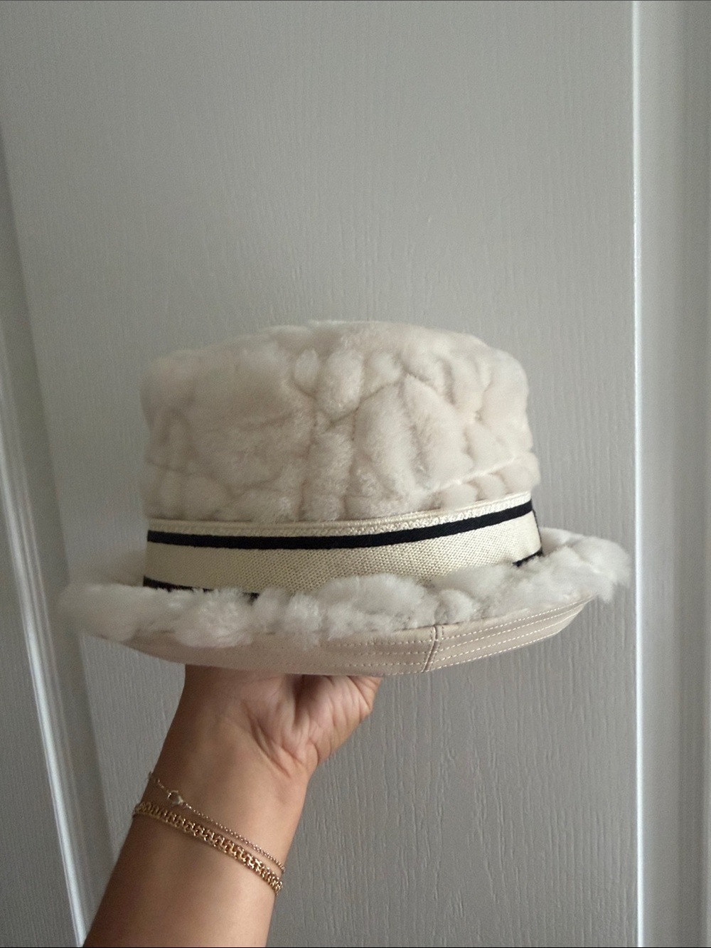 NEW- Never Worn Dior Cream Faux-Fur Bucket Hat with Black Logo Band - Picture 3 of 6